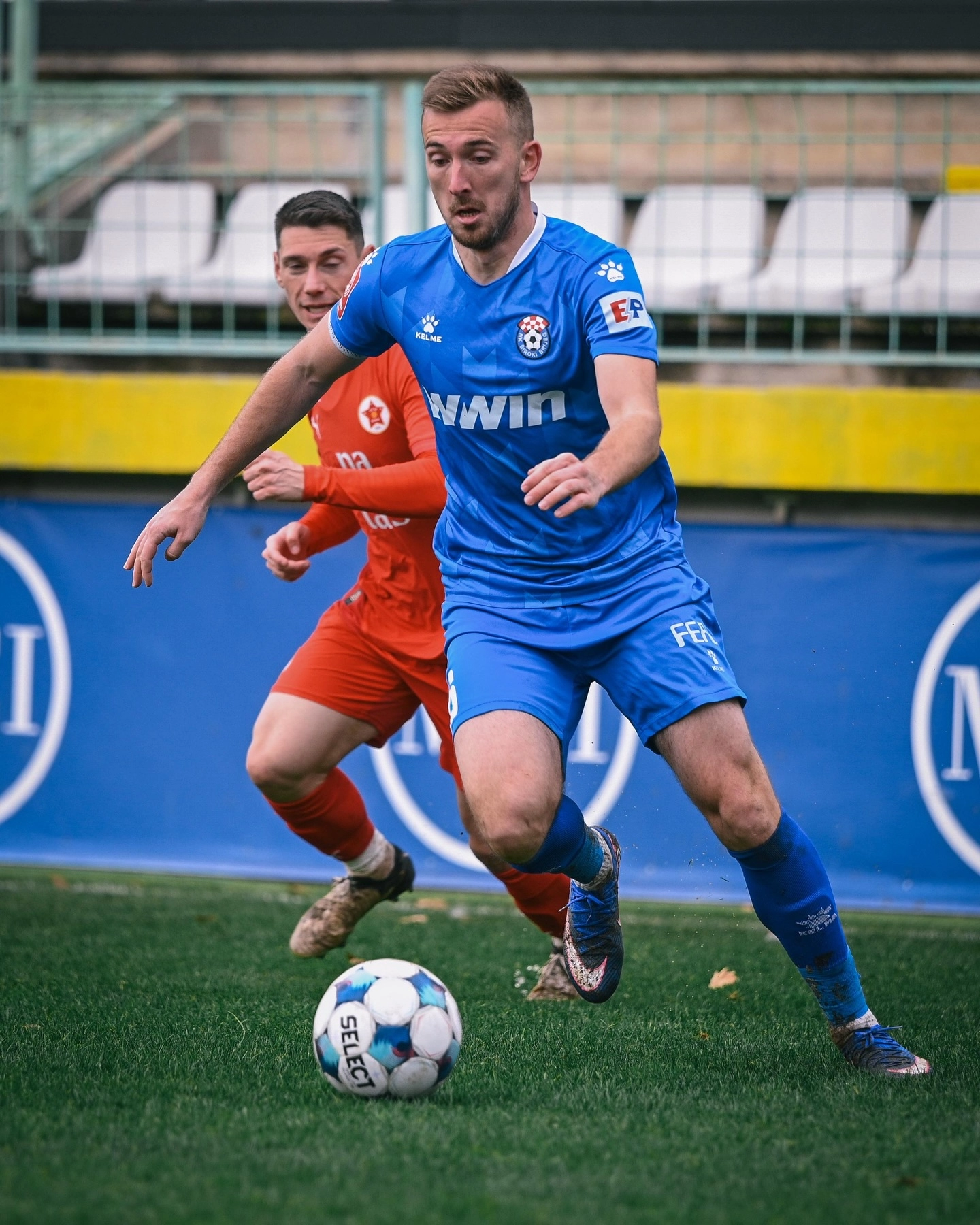 Široki blizu mirne luke